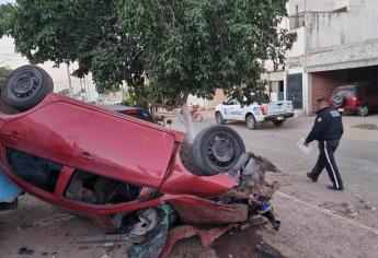 Tres jóvenes quedan lesionados en una volcadura en la zona sur de Culiacán 