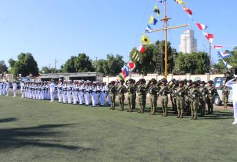 Honran a miembros destacados de la Armada de México en el aniversario de la Independencia Marítima