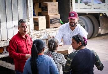 DIF lleva agua a comunidades rurales de Choix afectadas por la sequía