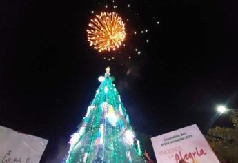 ¿Dónde se encuentra el árbol de Navidad en Los Mochis?