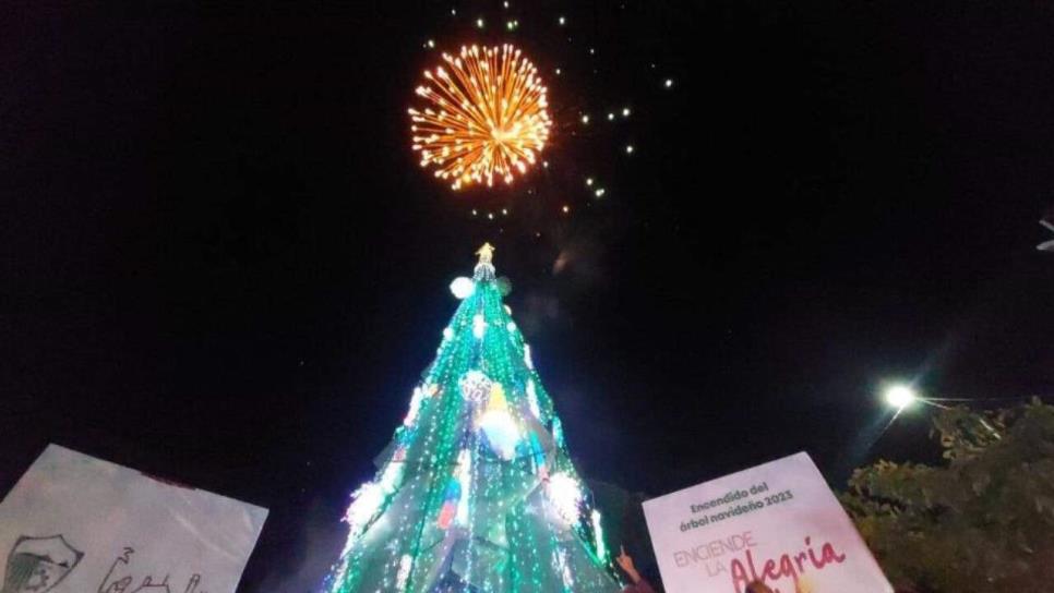 ¿Dónde se encuentra el árbol de Navidad en Los Mochis?