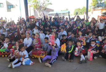 En Ahome la Caravana Navideña del DIF Estatal hace entrega juguetes y apoyos