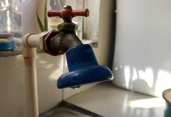 Se queda sin agua parte del centro de Mazatlán por ruptura de tubo