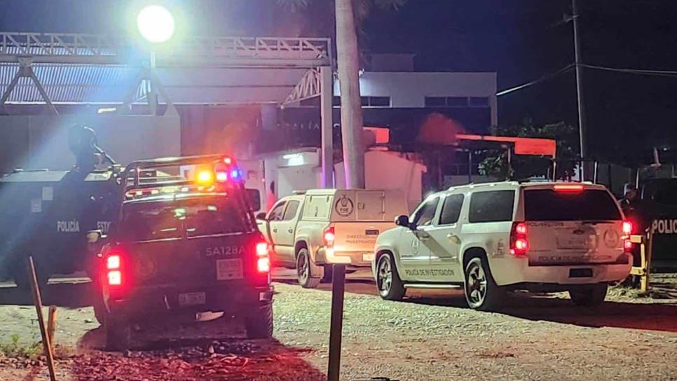 Un muerto y tres heridos deja enfrentamiento a balazos entre internos del penal de Aguaruto en Culiacán