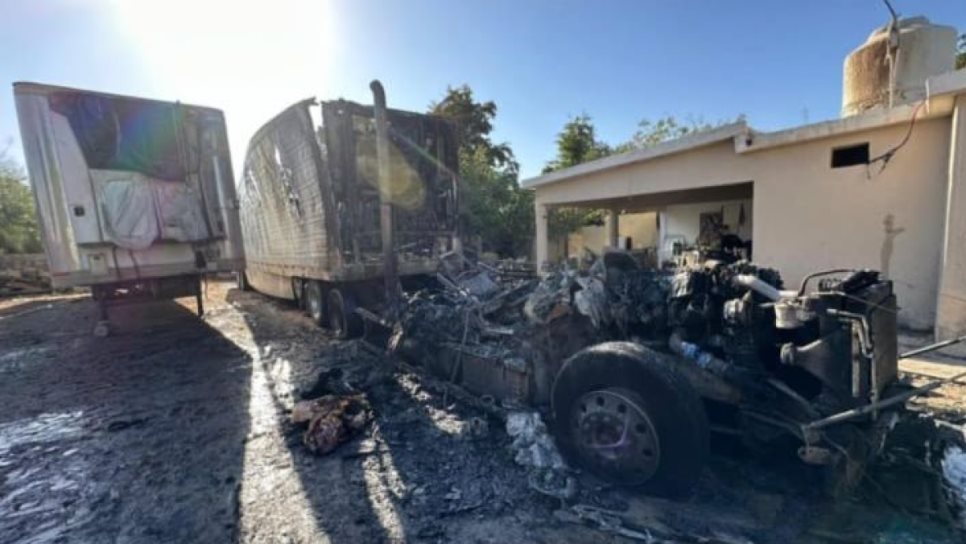 Fuego consume un tráiler y deja daños de 1 millón de pesos en Guasave