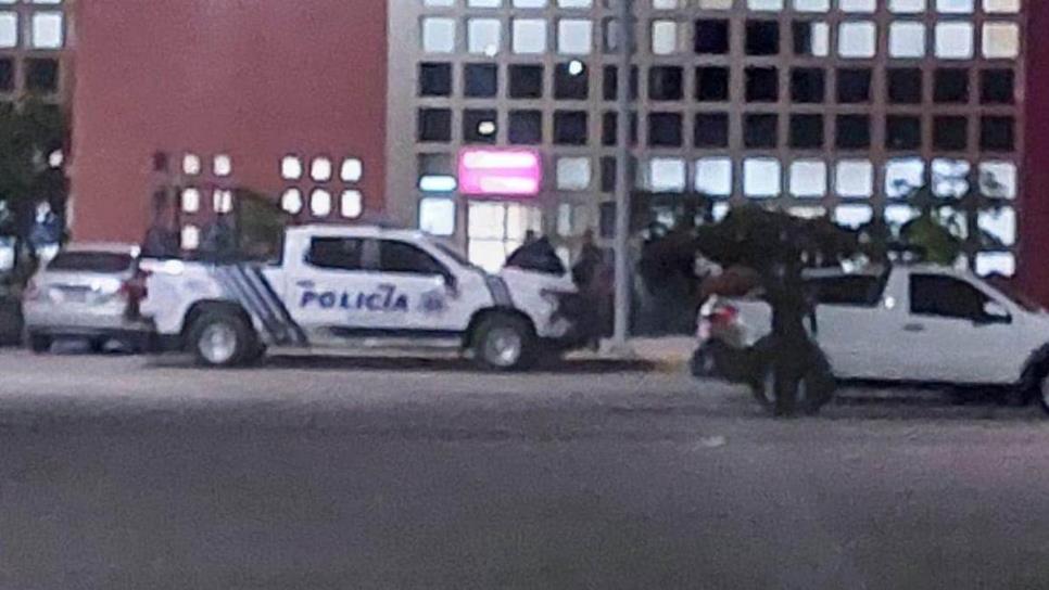 Atacan a hombre frente al malecón de Mazatlán; muere en hospital