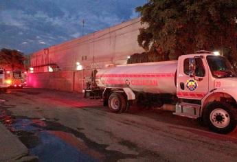 Se incendia el área de carga de supermercado de Culiacán en el sector del Valle