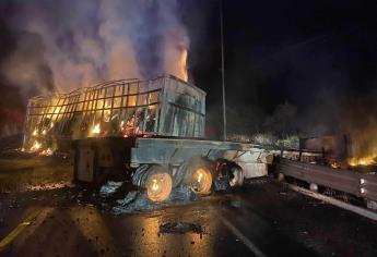 Choque frontal en la Durango-Mazatlán deja una persona sin vida; la autopista continúa cerrada