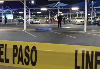 Ejecutan a balazos a un hombre en el estacionamiento de un supermercado de la México 68 en Culiacán