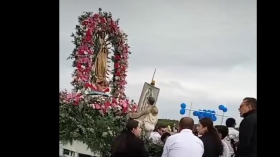 Pasean en panga a la Virgen de Guadalupe en este campo pesquero de Guasave | VIDEO