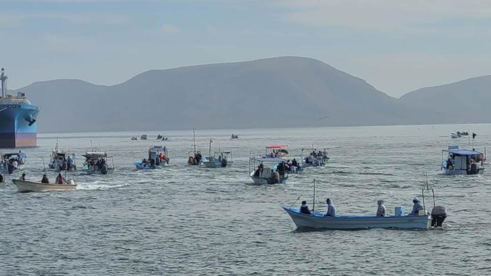 Peregrinación en lanchas recorre Topolobampo en el Día de la Virgen de Guadalupe