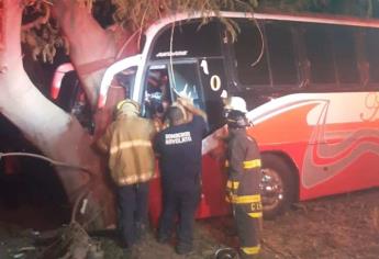 Camionazo deja dos heridos en La Palma, Navolato