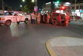 Militares se accidentan tras cruzar un semáforo en rojo en la colona Miguel Hidalgo, en Culiacán