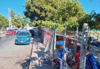 Ejecutan a un hombre a las afueras de un campo de beisbol en Culiacán