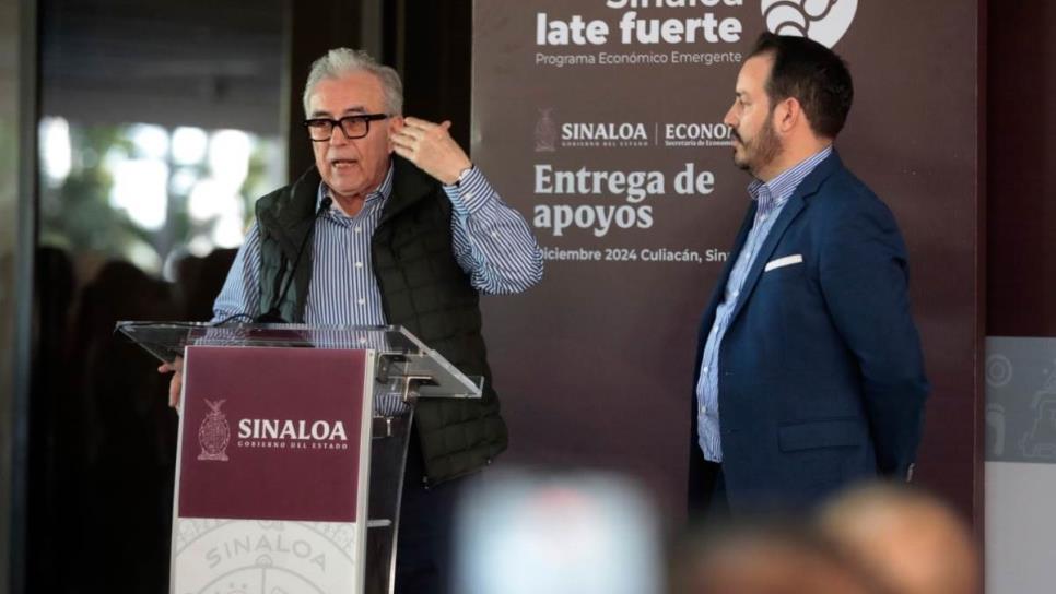 Rocha Moya entrega apoyos a comerciantes de 6 municipios de Sinaloa