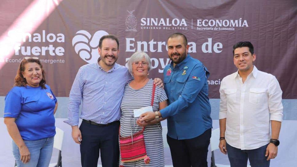 Gobierno de Sinaloa entrega apoyos económicos a comerciantes de San Ignacio