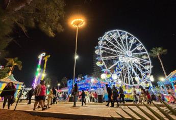 ¡La magia de la navidad llega a Mazatlán! Se inaugura la Villa Navideña con pista de hielo