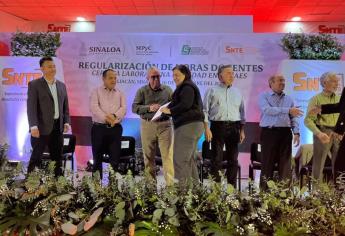 Entrega Rocha Moya 196 bases a maestros del SNTE 53 en Sinaloa 