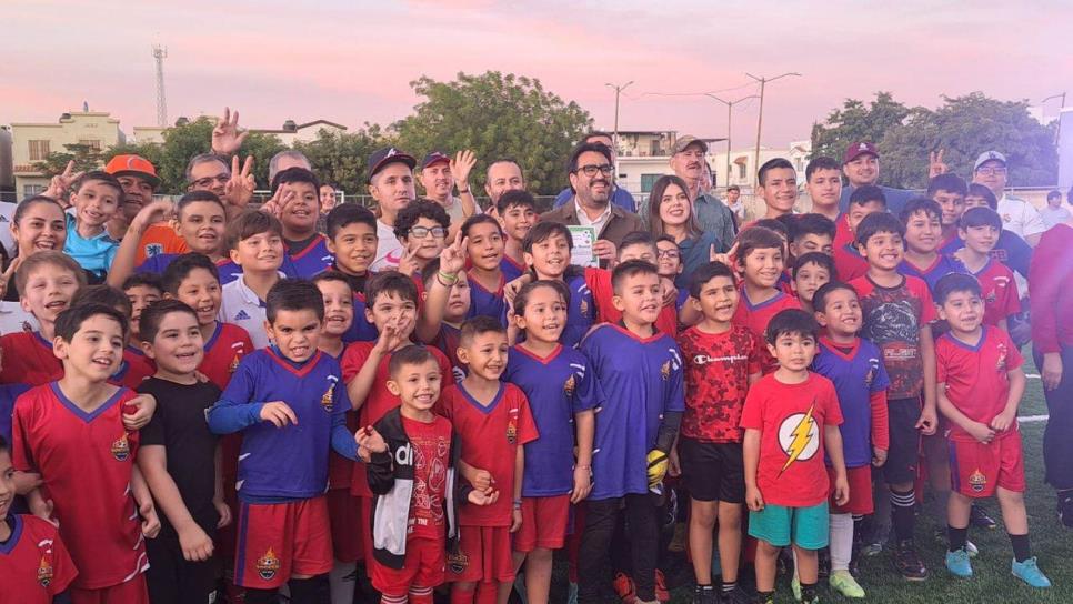 Juan de Dios Gámez sigue apostándole al Deporte; rehabilita cancha deportiva en Villas del Cedro Culiacán