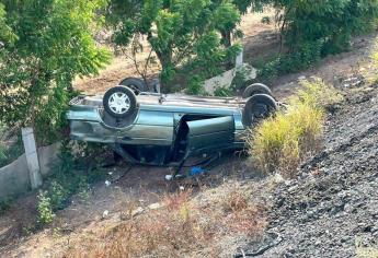 Choque y volcadura en la México 15 deja a tres personas lesionadas