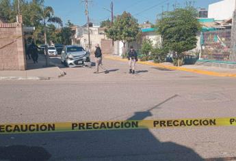 Con impactos de bala localizan un carro baleado en la colonia San Benito en Culiacán