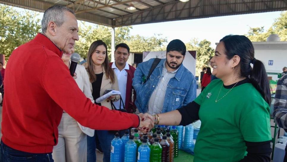 Gerardo Vargas adelanta la navidad a vecinos de La Ferrusquilla