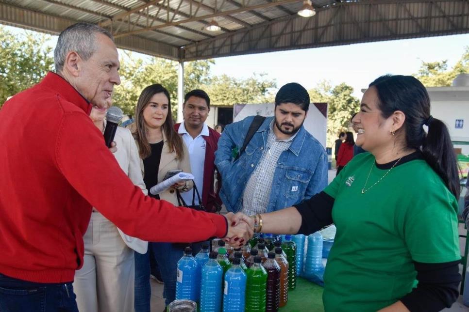 Gerardo Vargas adelanta la navidad a vecinos de La Ferrusquilla