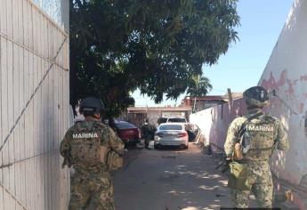 Siete vehículos y armamento decomisan en local donde asesinaron a mecánico en Mazatlán