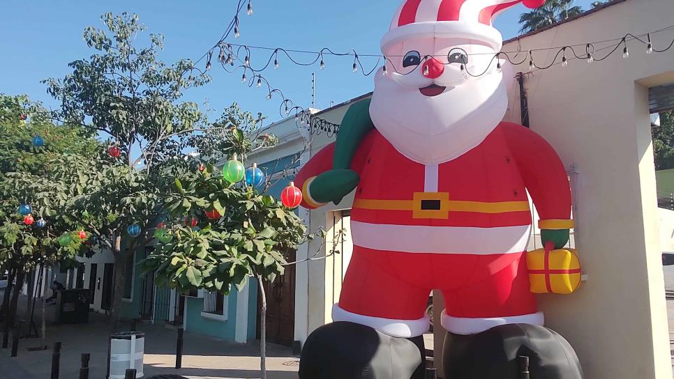 Así luce el Paseo del Ángel de Culiacán, con sus luces y un Santa Claus gigante