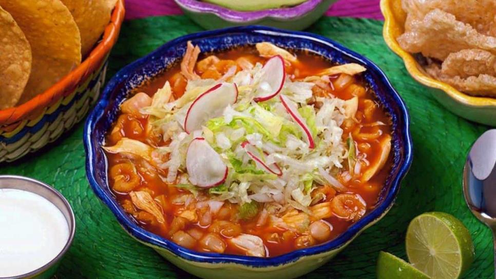 Así debes preparar el pozole para que sea saludable y no engordes, según el IMSS