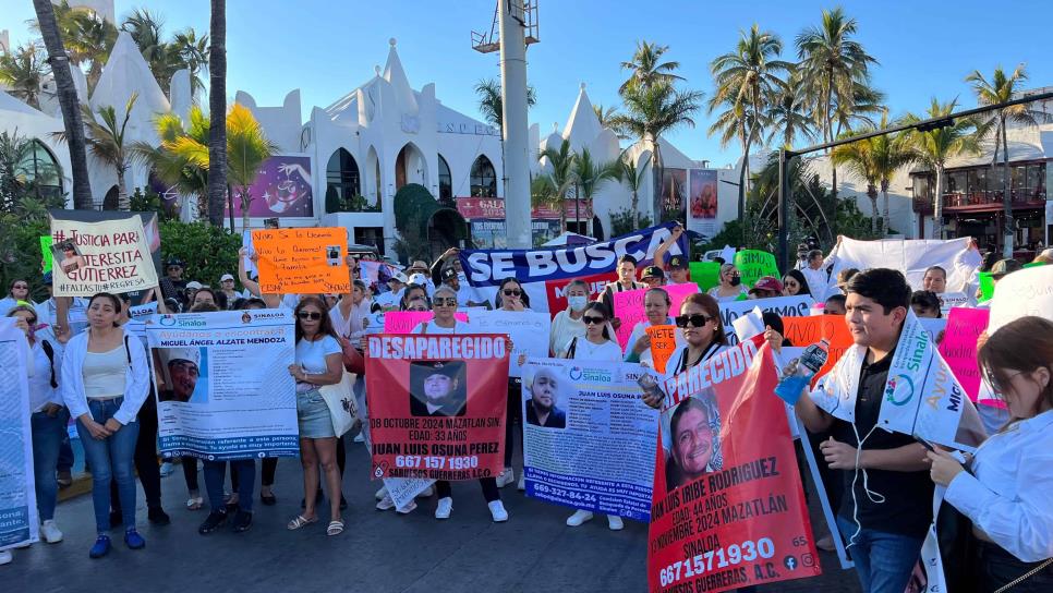 Familiares de desaparecidos salen a la calle a exigir resultados en la búsqueda; bloquean el malecón de Mazatlán