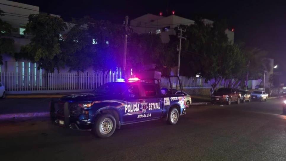 Arrojan “ponchallantas” a policías durante una persecución en Culiacán Arrojan “ponchallantas” a policías durante una persecución en Culiacán