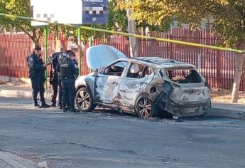 Encuentran un carro quemado y baleado en la colonia Antonio Rosales en Culiacán