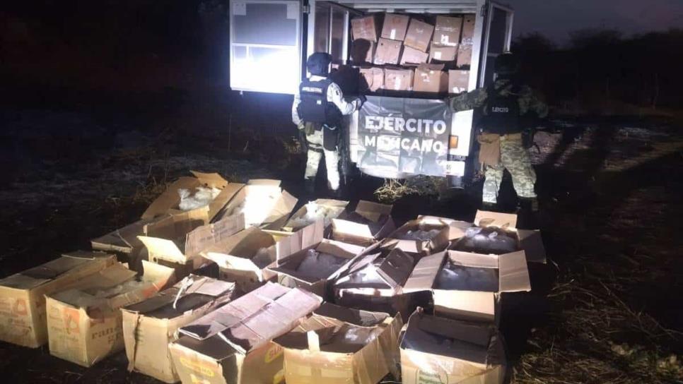 Aseguran camión con cajas de huevo y papitas repletas de metanfetamina, en El Salado, Culiacán