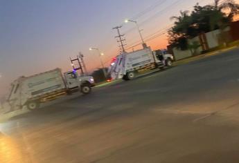 Bloquean la carretera a Imala con 3 camiones recolectores de basura de Culiacán