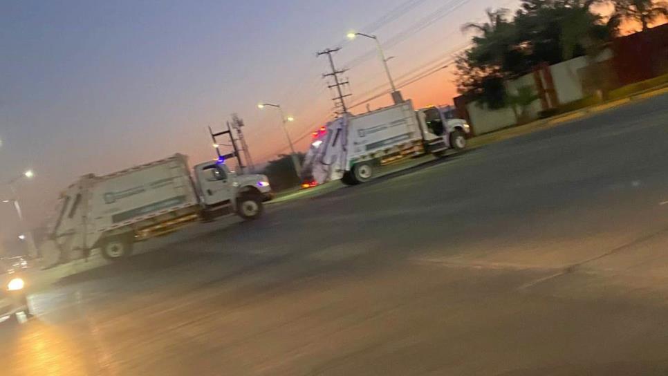 Bloquean la carretera a Imala con 3 camiones recolectores de basura de Culiacán