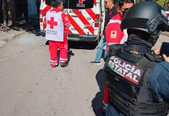 Mujer esperaba el camión y resulta herida de bala en enfrentamiento en Navolato