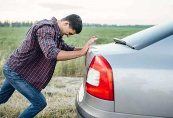 ¿Cómo prender el auto a empujones? Tips de macho alfa para cuando te quedes sin batería