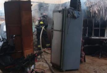 Se incendia taller de laminación y pintura en Hacienda de Urías en Mazatlán; se pierde todo al interior