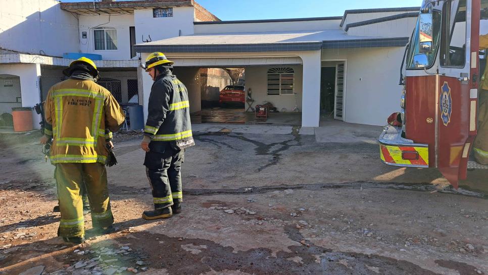 Se incendia vehículo en la colonia Cima del Humaya en Culiacán