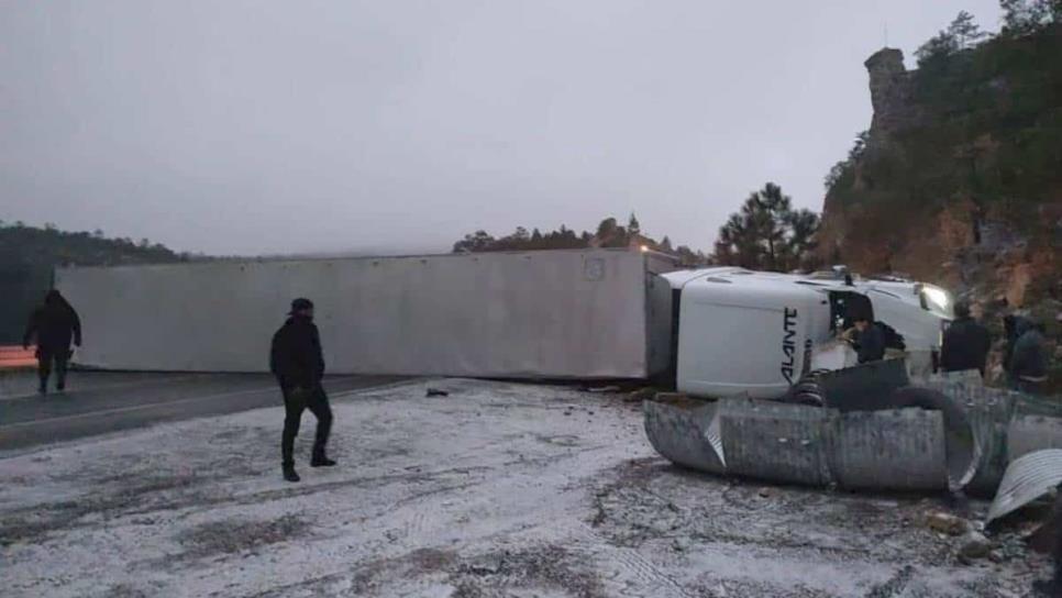 Cierran la carretera Mazatlán-Durango tras accidente causado por las bajas temperaturas