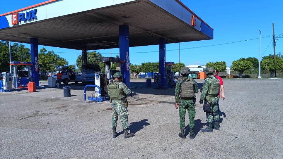 Sujetos armados balean e incendian gasolinera y expendio de cerveza en Costa Rica, Culiacán