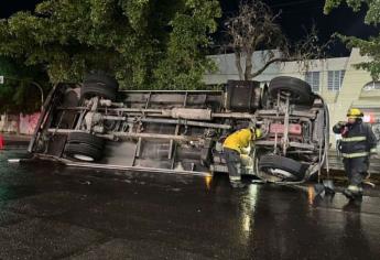 Vuelca pipa tras chocar en el centro de Culiacán