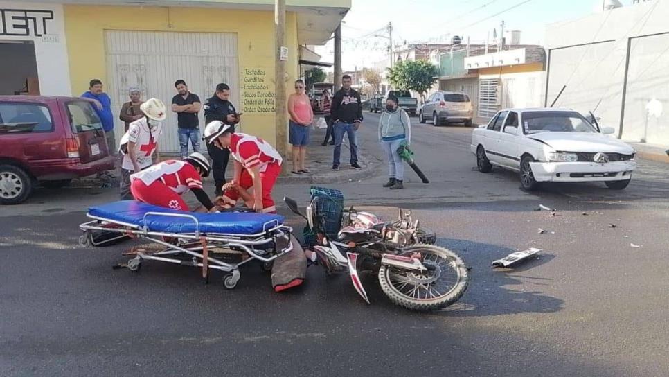 Motociclista lesionado tras chocar y derrapar por la Olímpica en Mazatlán