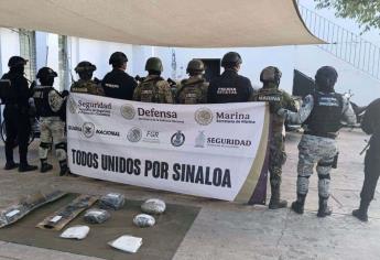 “Cuernos de chivo” y fuerte arsenal es decomisado en panteón de San Ignacio