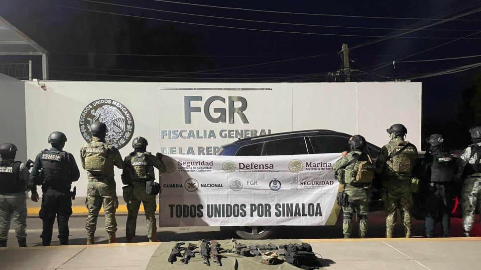 Aseguran un vehículo blindado y un arsenal en Pueblo Nuevo, Culiacán