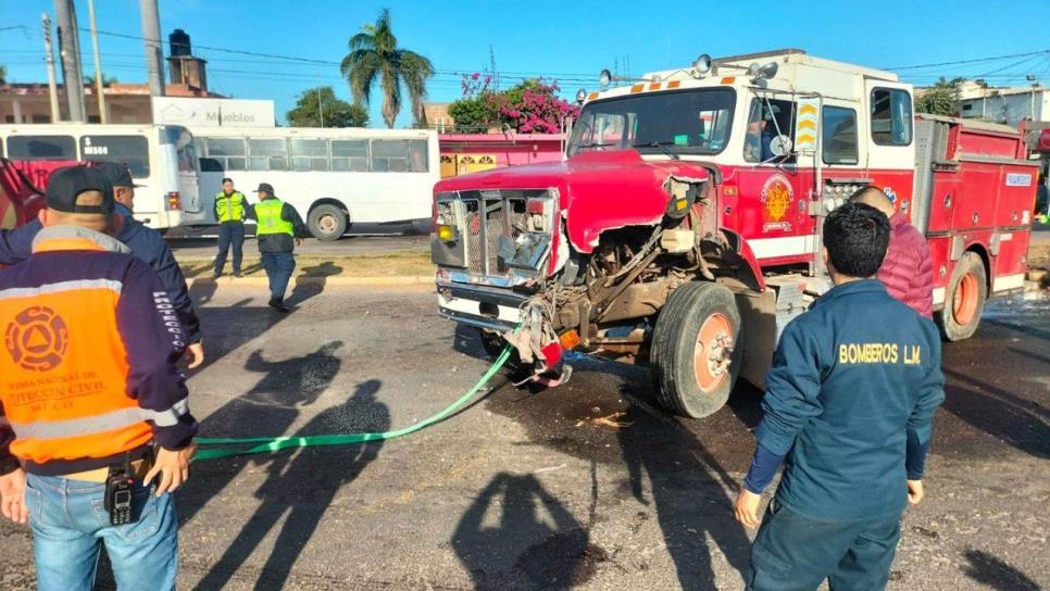 Se accidentan elementos de bomberos mientras iban a sofocar un incendio en Los Mochis