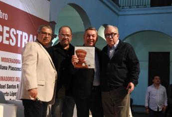 Rocha Moya participa como comentarista en la presentación del libro Chametla Ancestral