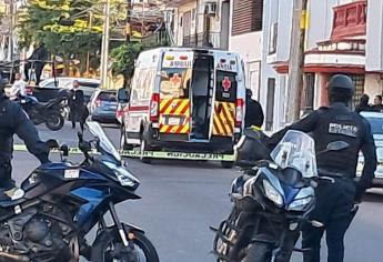 Sujetos armados rematan un herido de bala en una ambulancia de la Cruz Roja