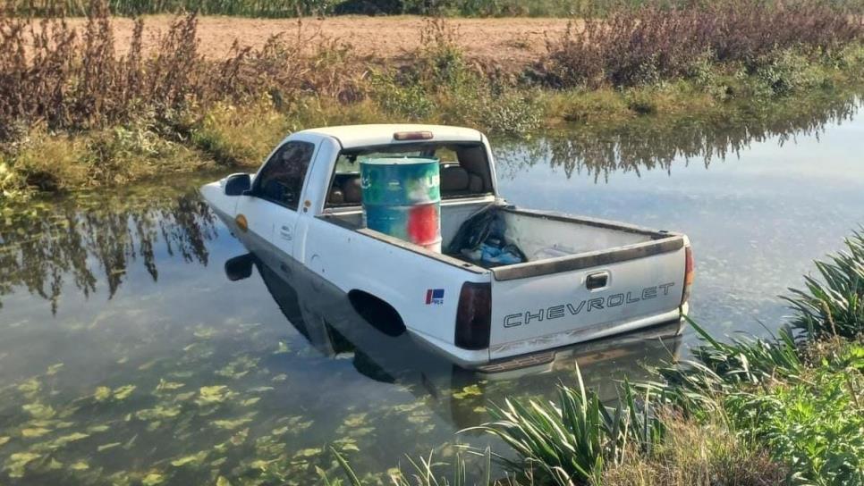 Joven choca contra vaca y cae al canal en la sindicatura de Benito Juárez en Guasave 